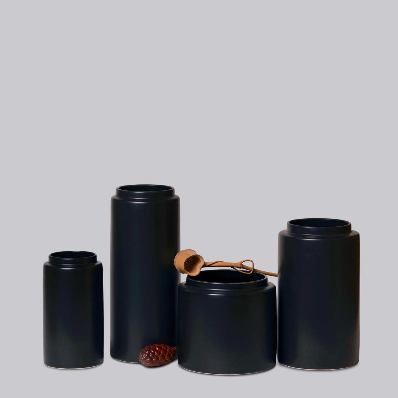 Agnes Porcelain Vase, Black