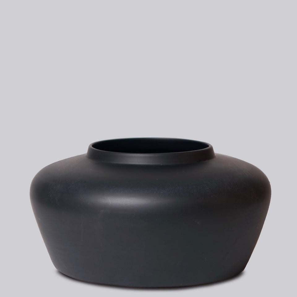 Large Courtesan Porcelain Vase