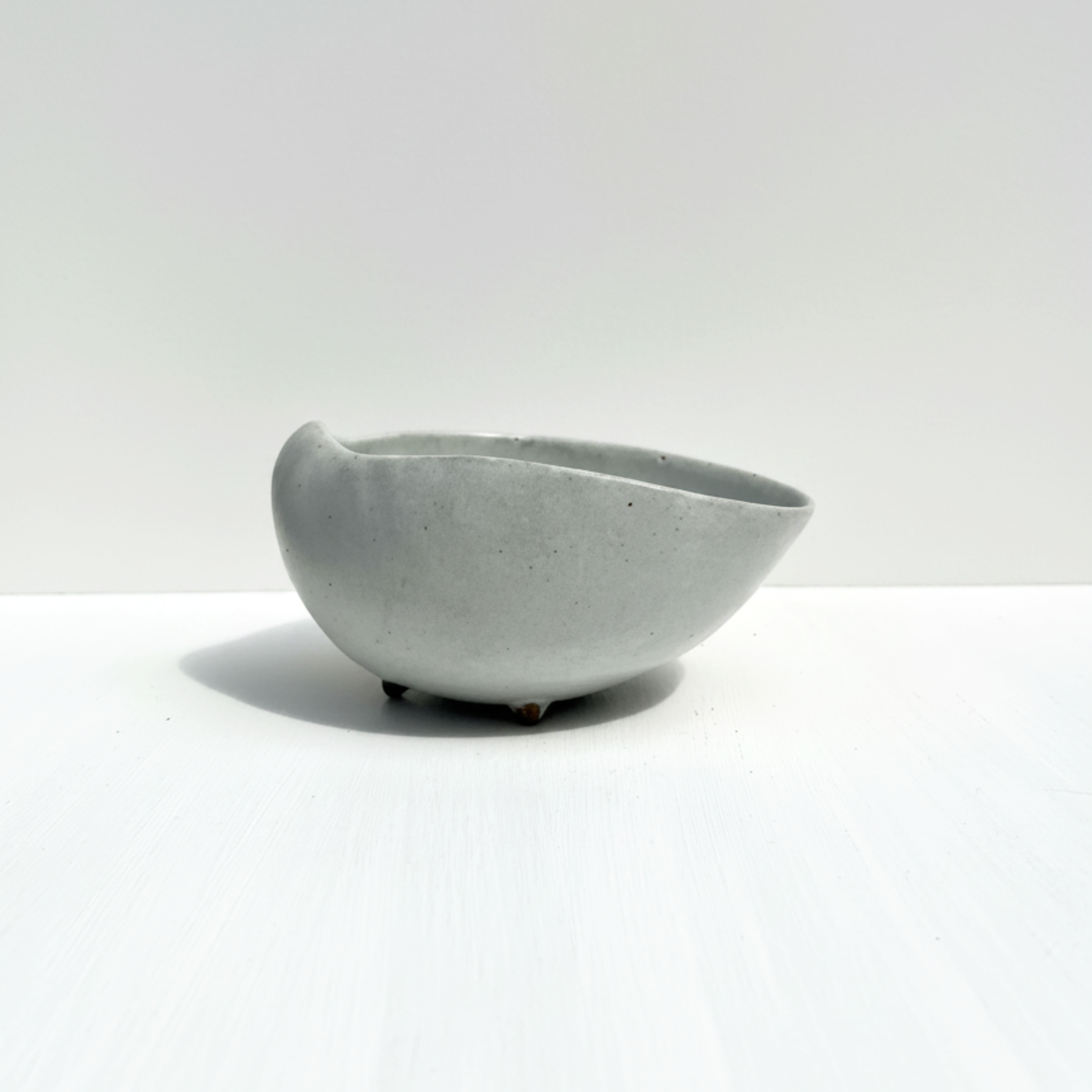 White Footed Shell Bowl, Medium