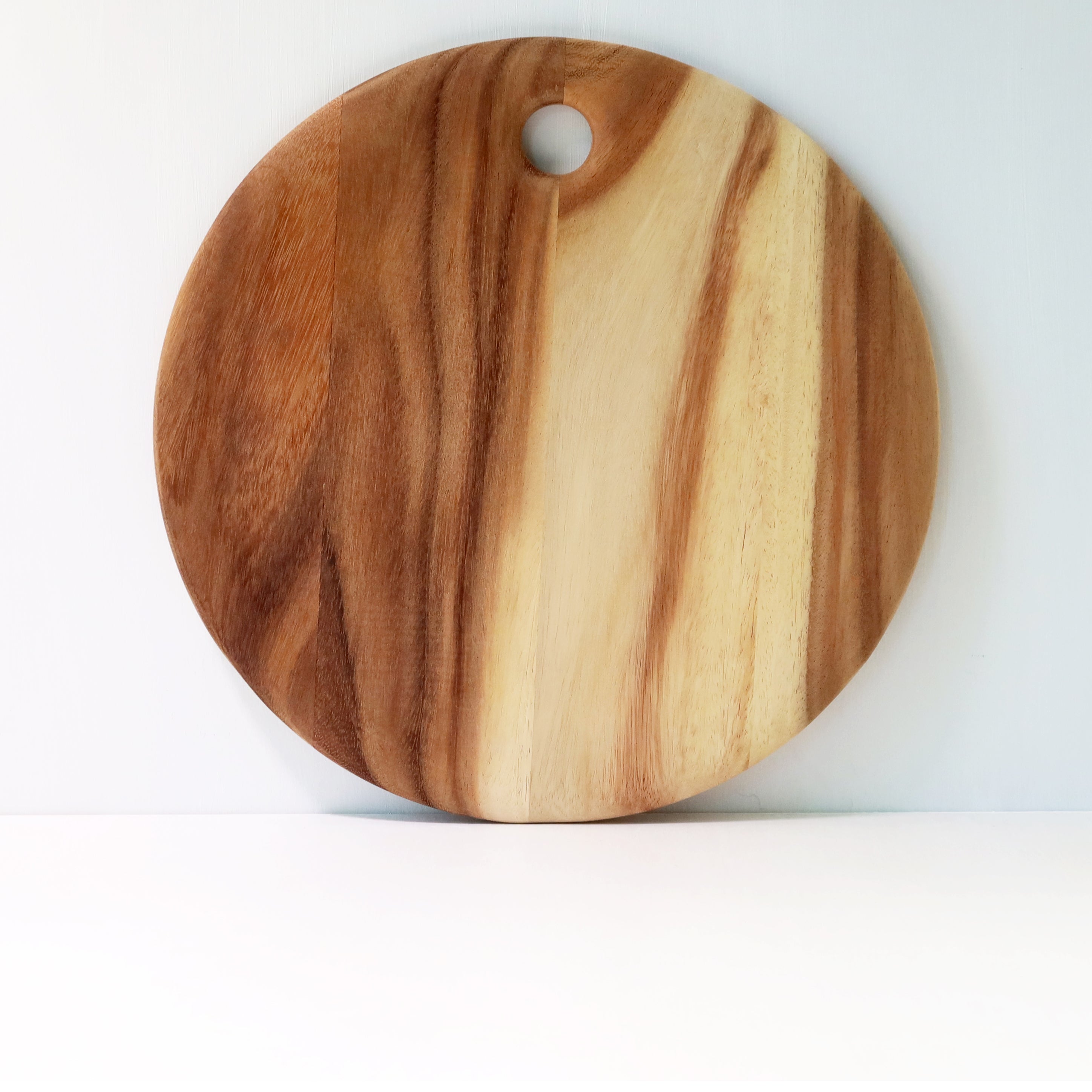 Round Board in Acacia Wood, Medium