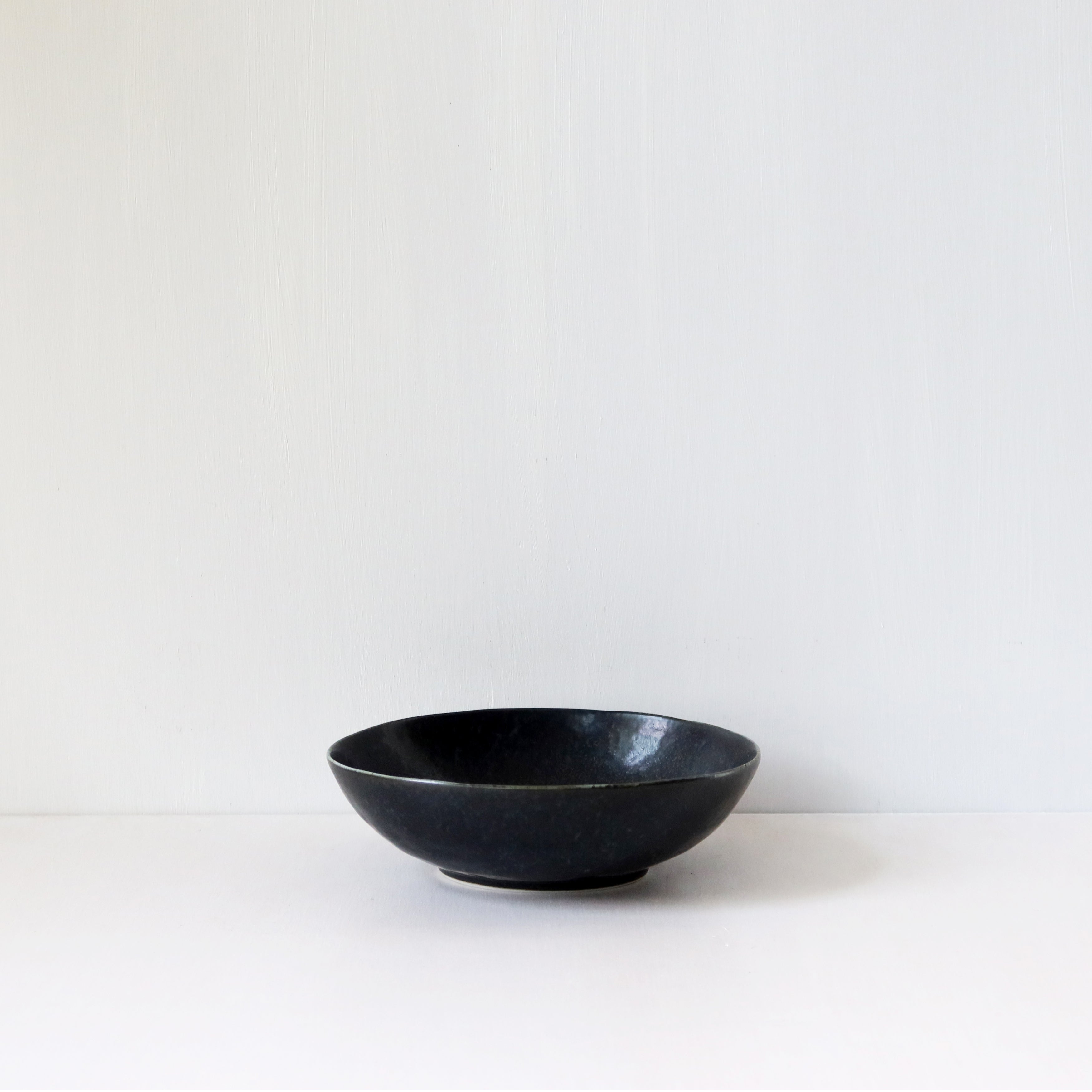 Onyx Shallow Bowl