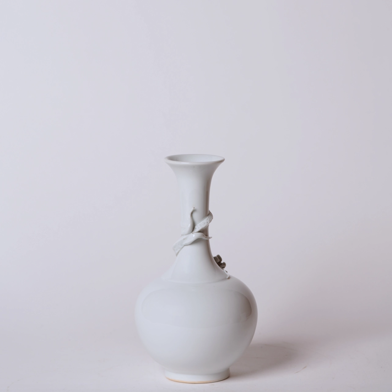 White Porcelain Globe Dragon Vase