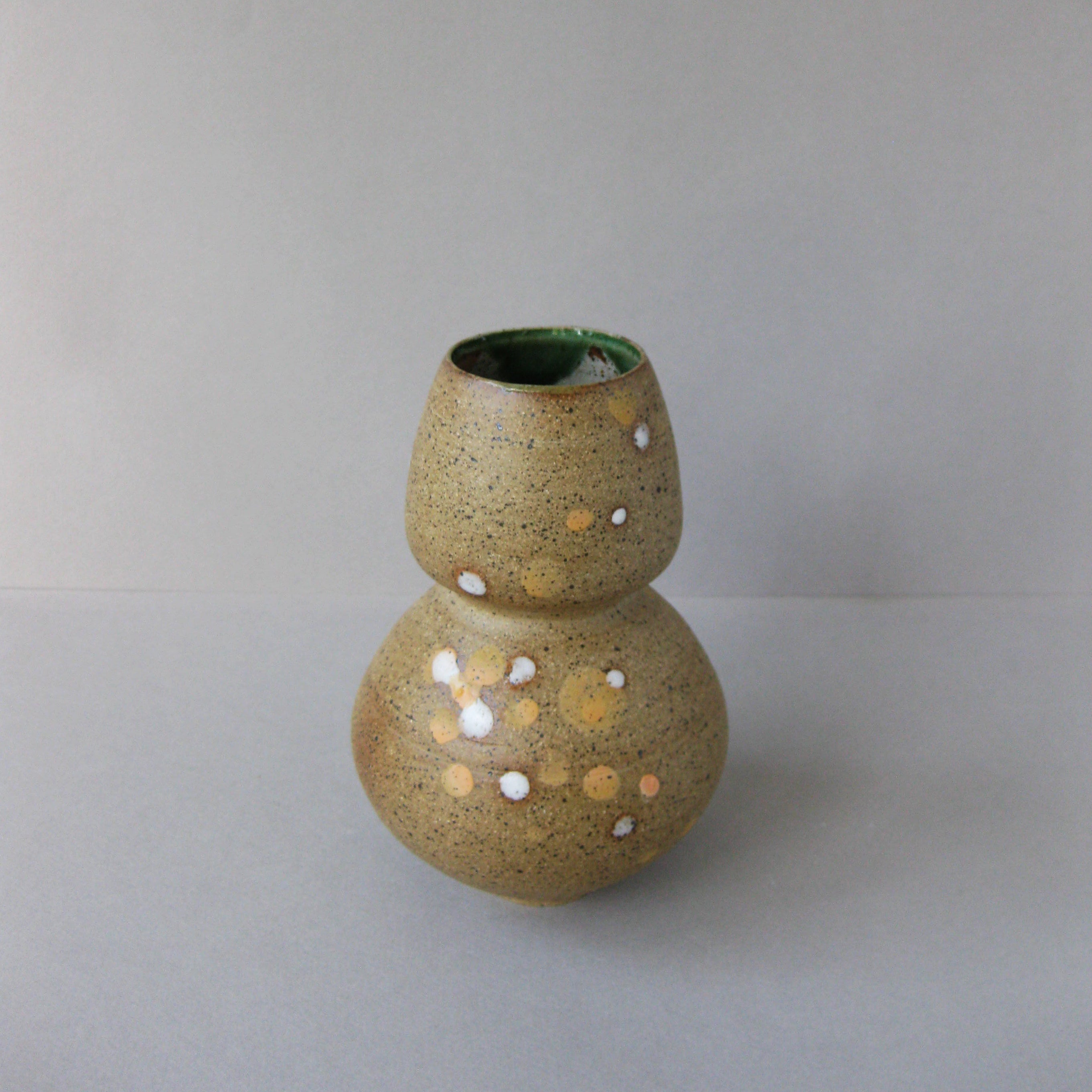 Sand Vase Knob by Lai Montesca