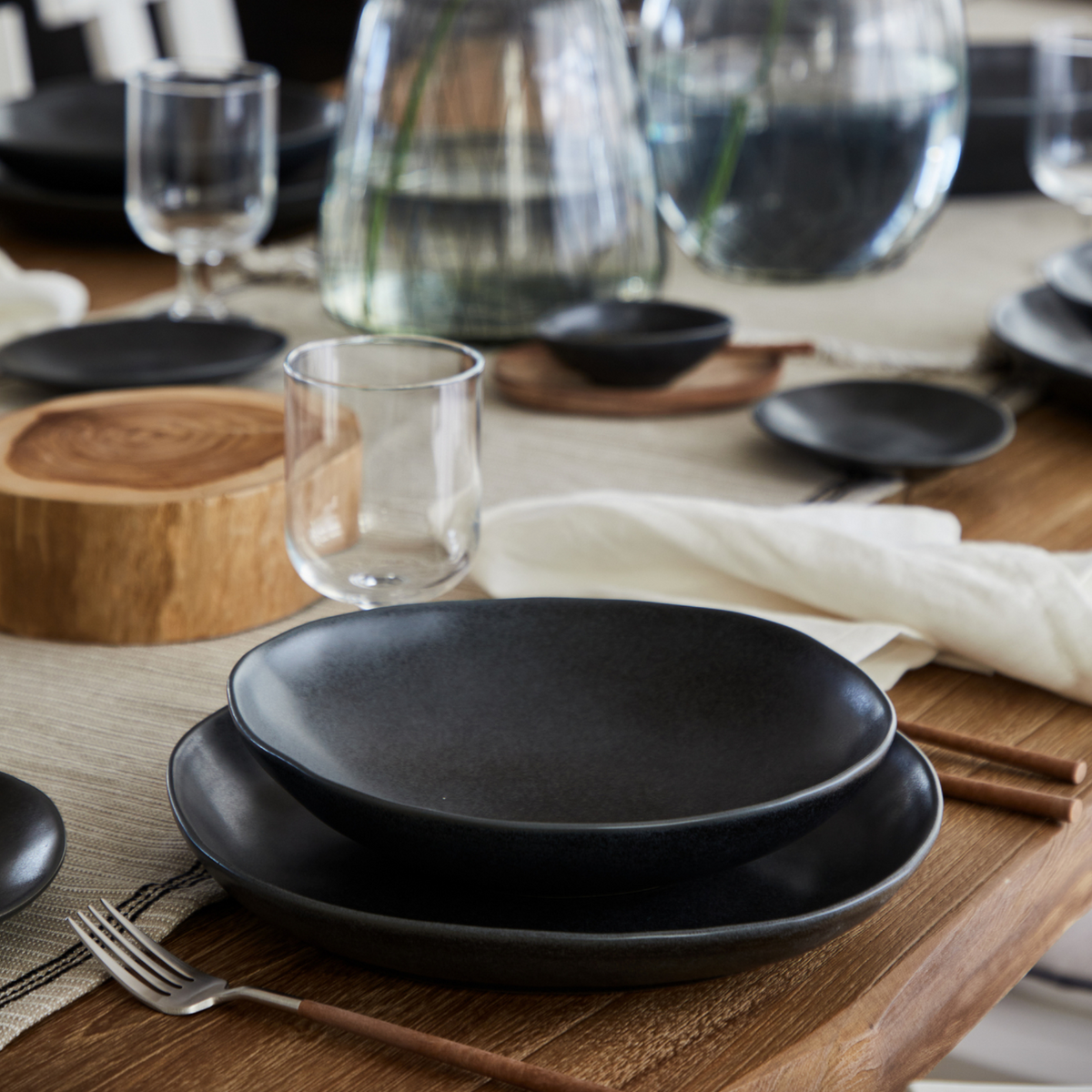 Livia Dinner Plate, Black