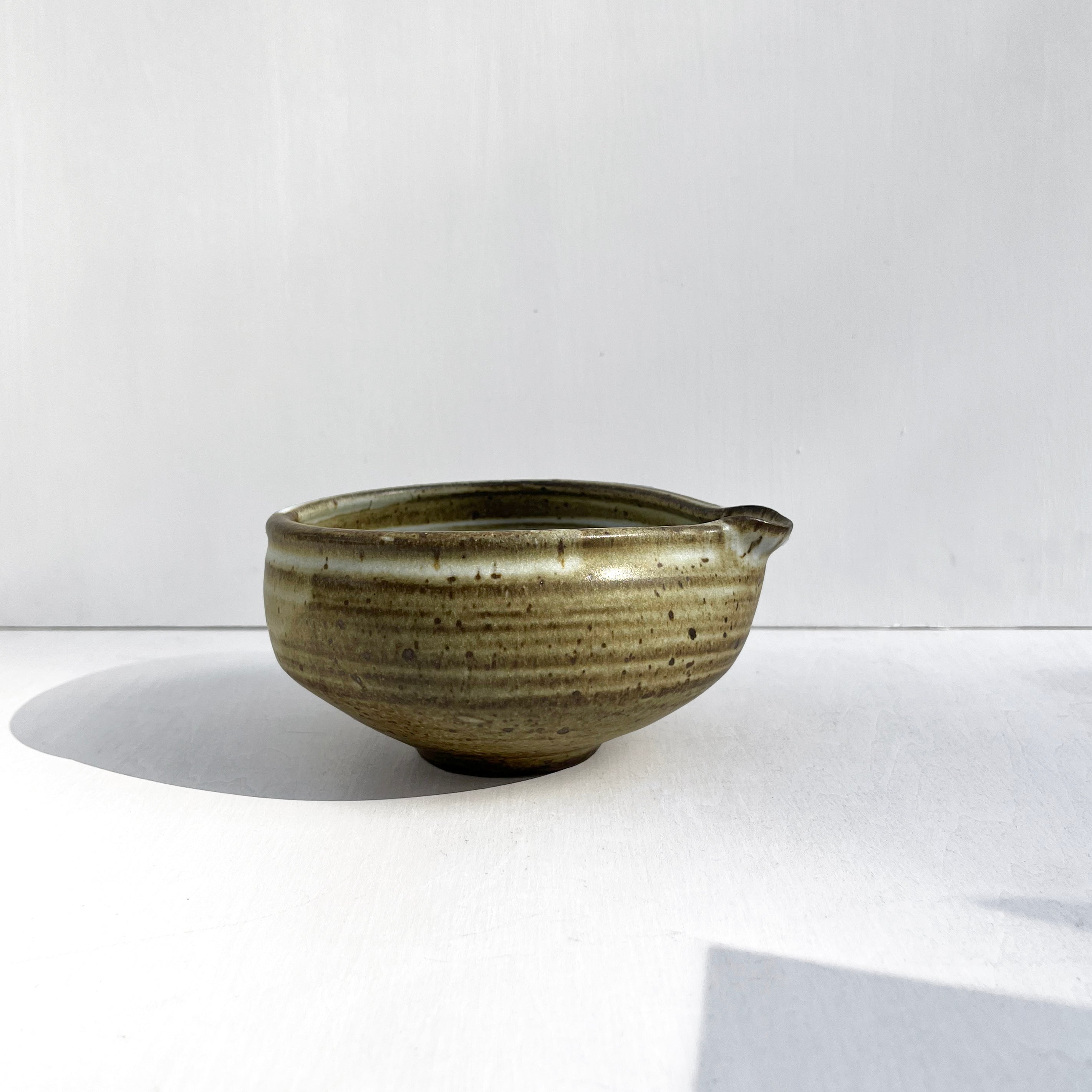 Brown Swirl Matcha Bowl with Spout