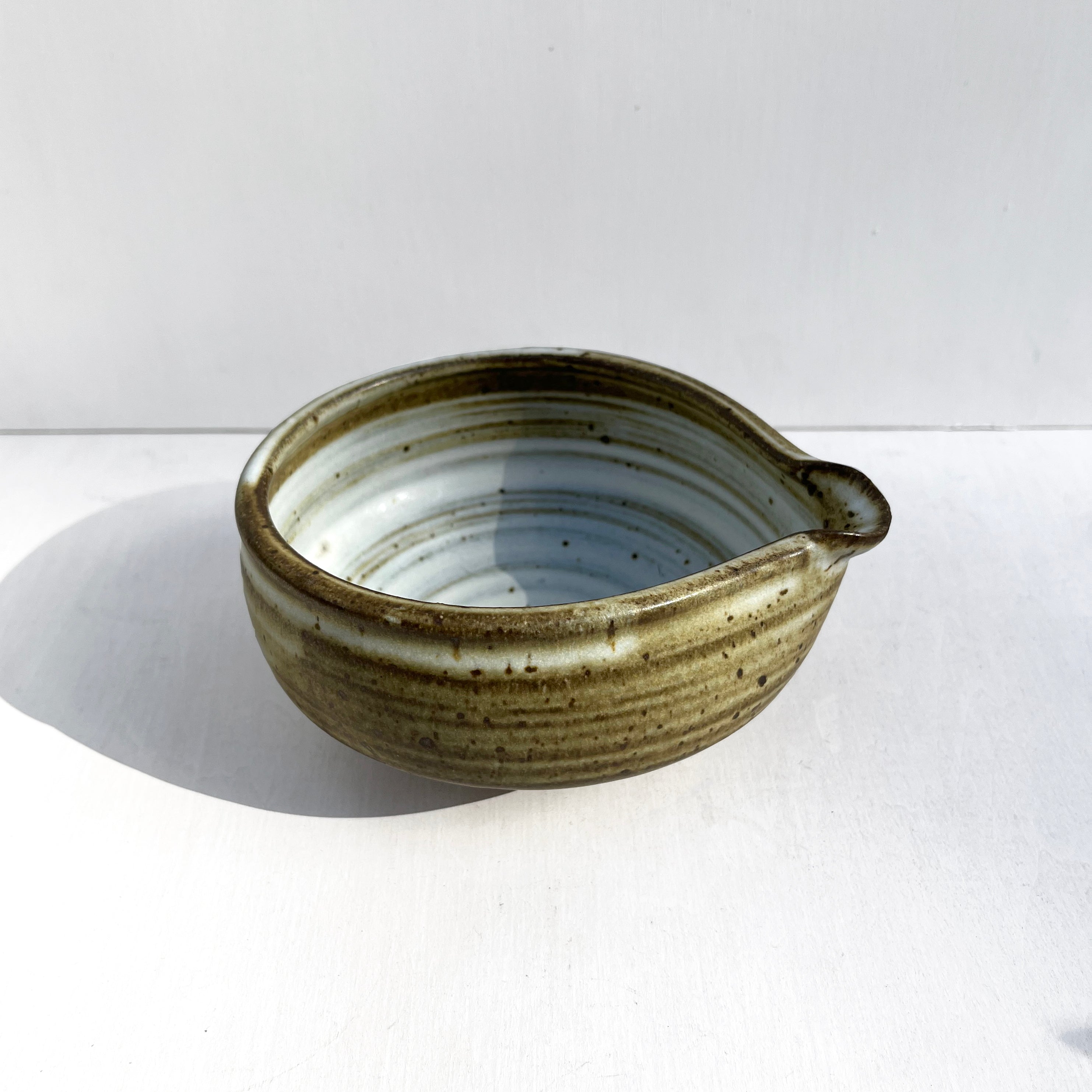Brown Swirl Matcha Bowl with Spout