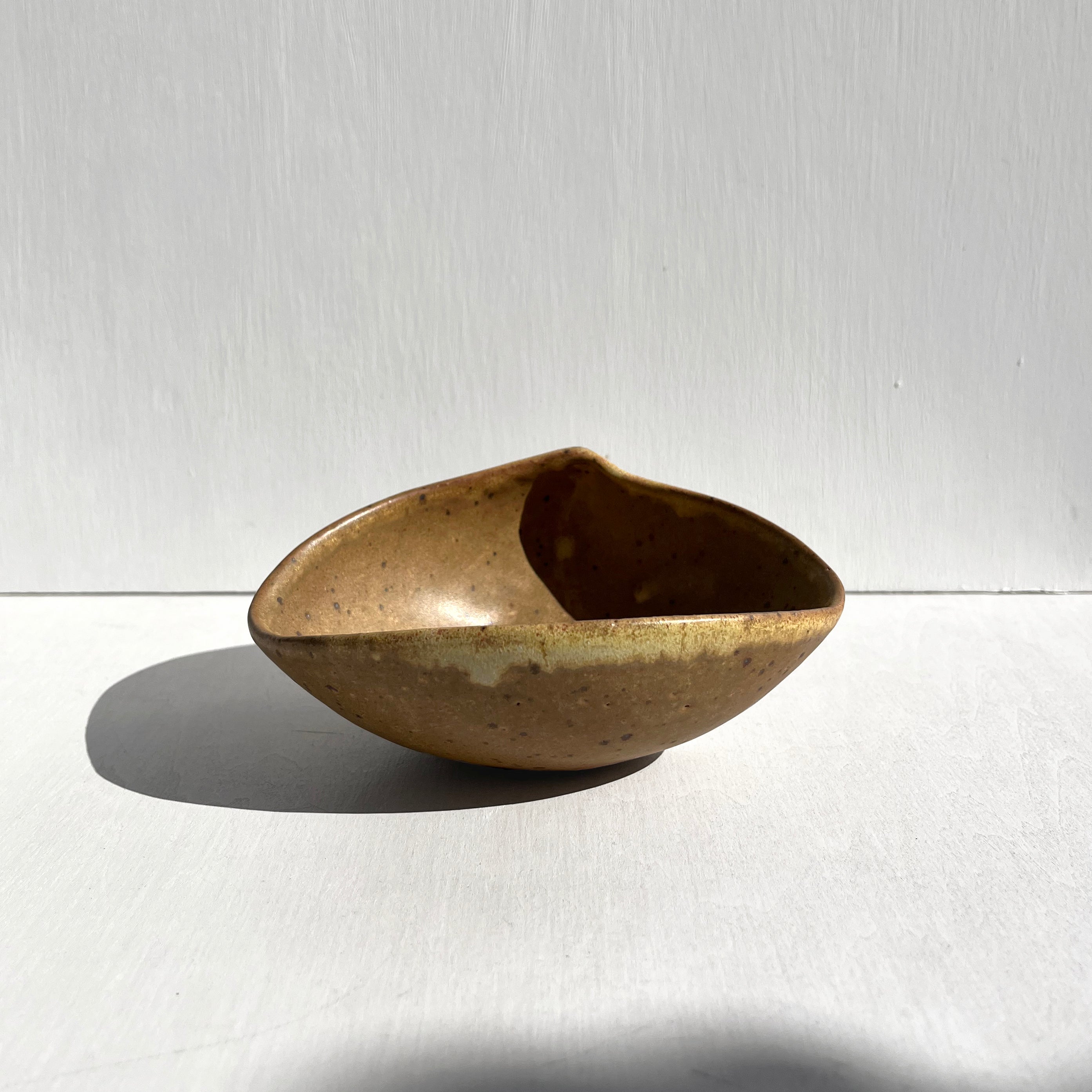 White Golden Clamshell Bowl, Small