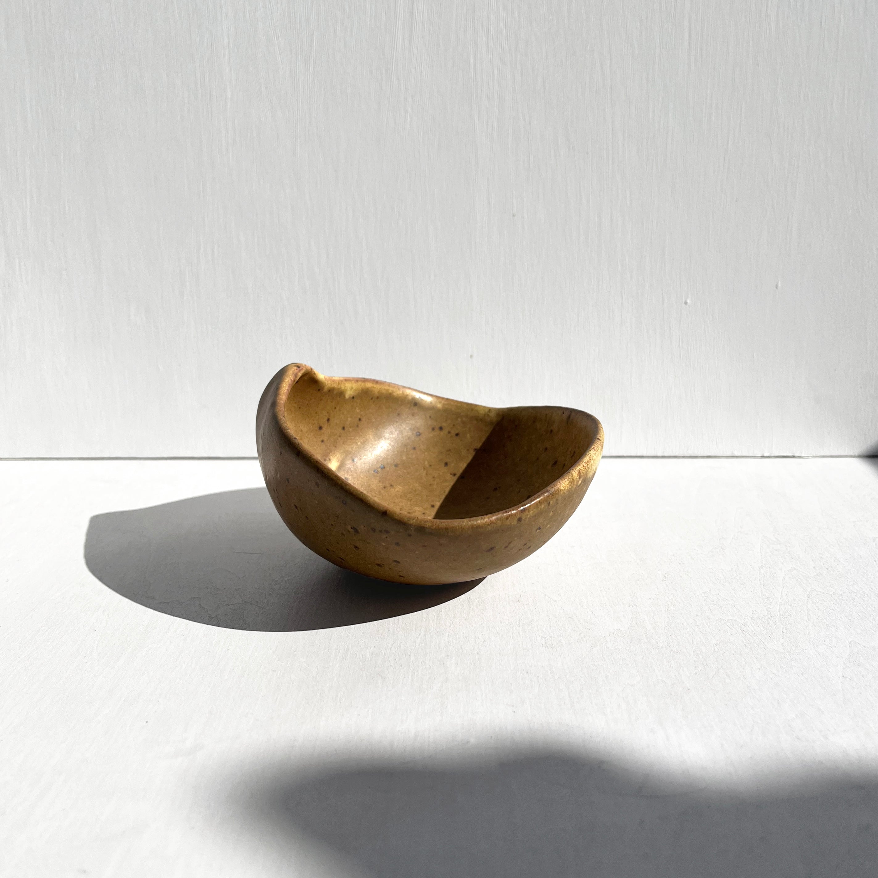 White Golden Clamshell Bowl, Small