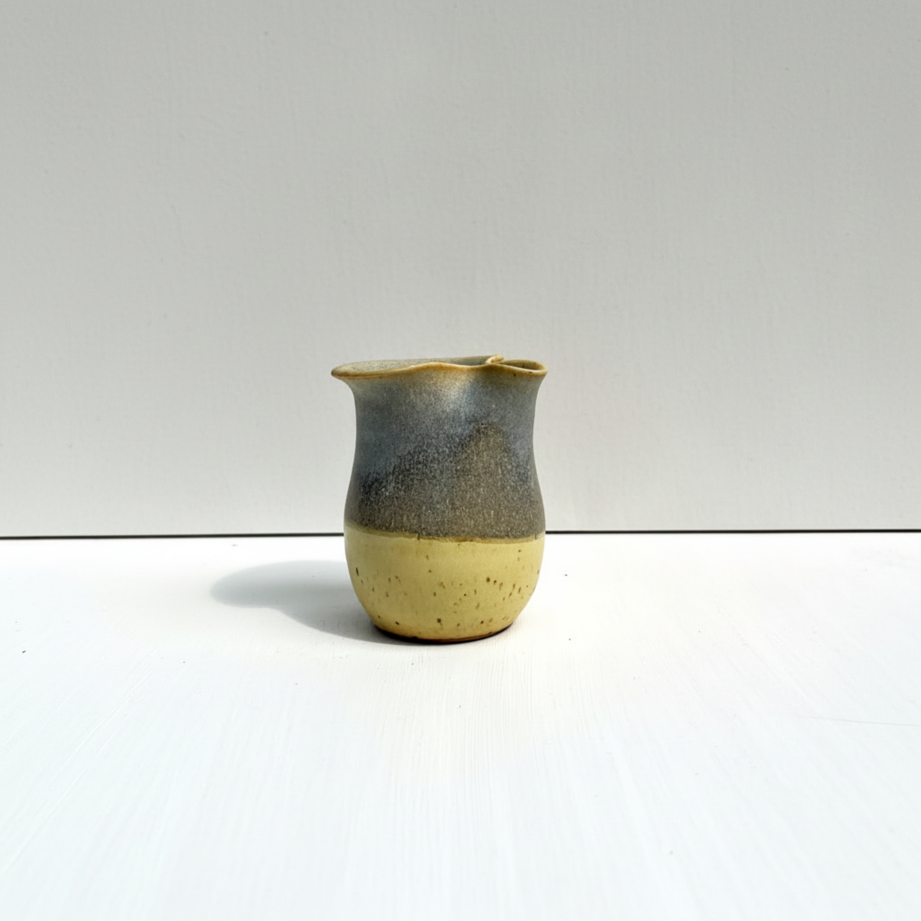 Small Pourer, Yellow Stripe
