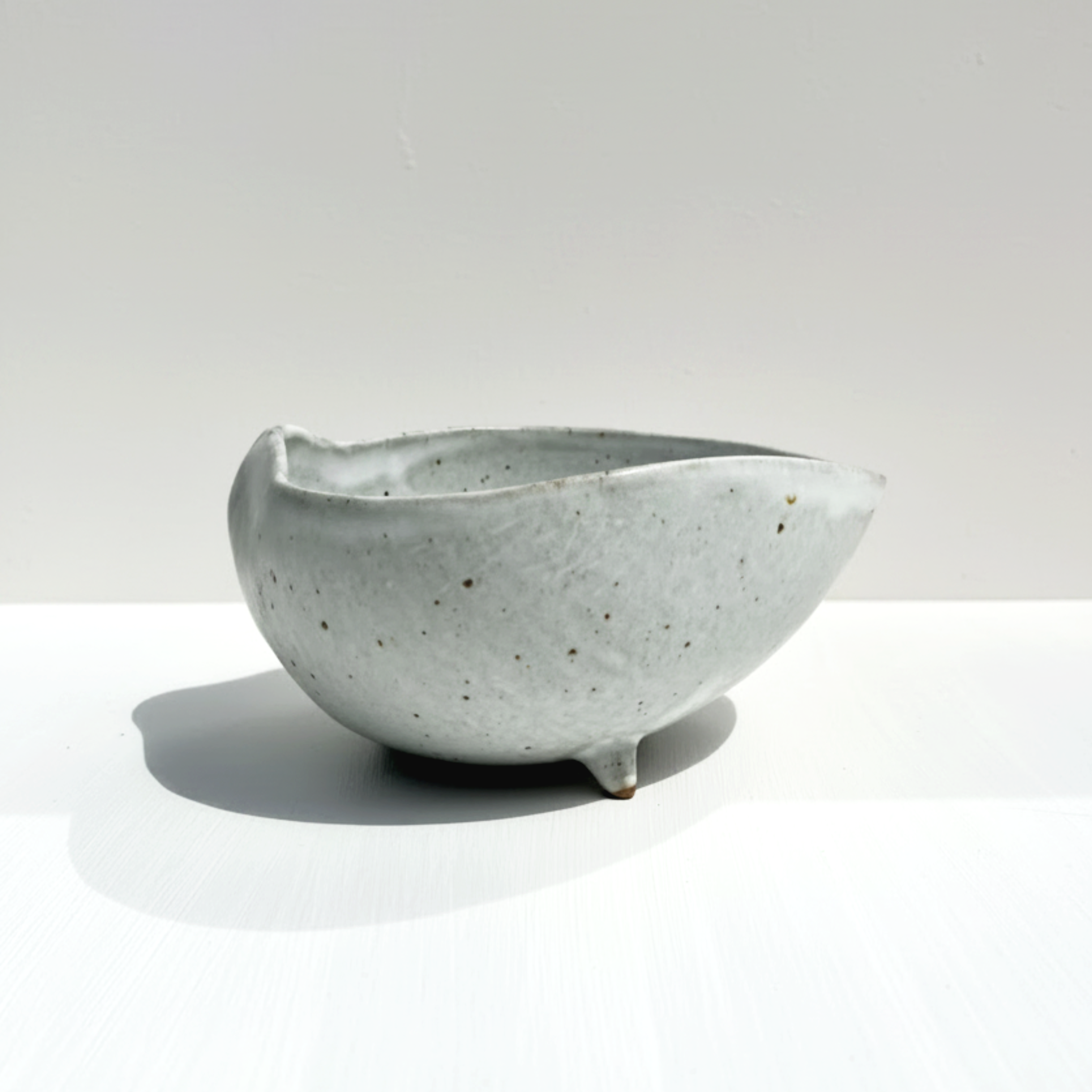 White Footed Shell Bowl, Medium